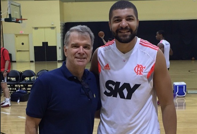 Olivinha e Bernardinho treino Flamengo NBA (Foto: Reprodução/Instagram) Olivinha e Bernardinho treino Flamengo NBA (Foto: Reprodução/Instagram)