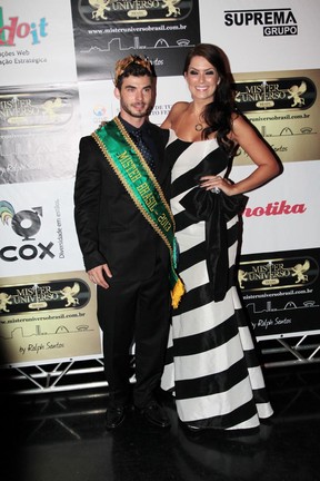 Lucas Kubitschek, candidato do Distrito Federal, posa com Débora Lyra, a Miss Brasil 2010, Mister Universo Brasil 2013 (Foto: Orlando Oliveira/ Ag.Brayan Celebrity/ Divulgação)