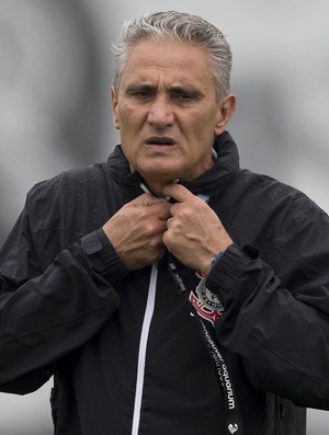 Tite minimiza ausências de laterais no Corinthians: 