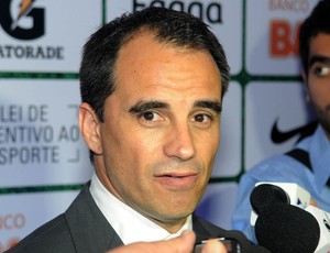 Rodrigo Caetano esta na mira da situação e da oposição do Palmeiras