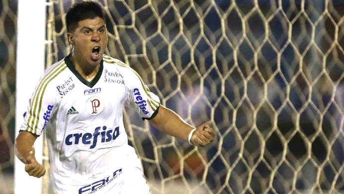 Cristaldo explica evolução em 2015 e projeta reencontro com Cleiton Xavier