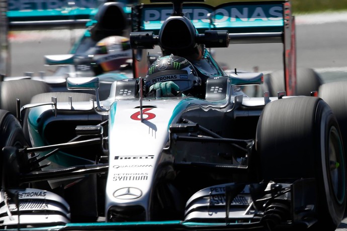 Nico Rosberg e Lewis Hamilton nos treinos para  o GP de Barcelona (Foto: Reprodução)