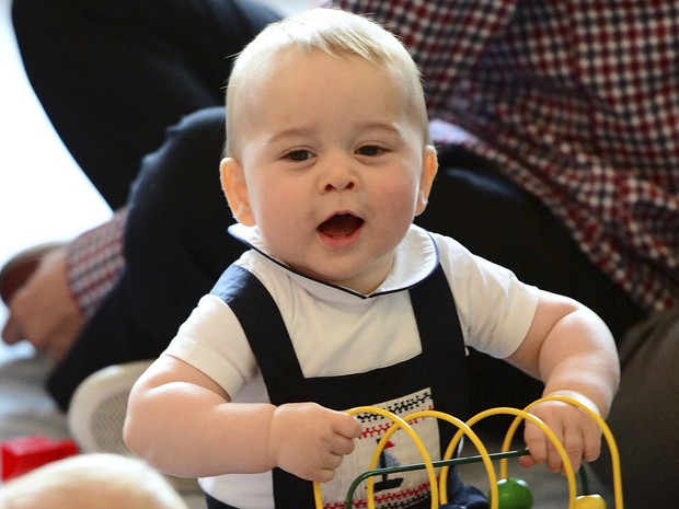 George, filho do Príncipe William e de Kate Middleton, em Wellington, na Nova Zelândia (Foto: James Whatling/ Reuters)