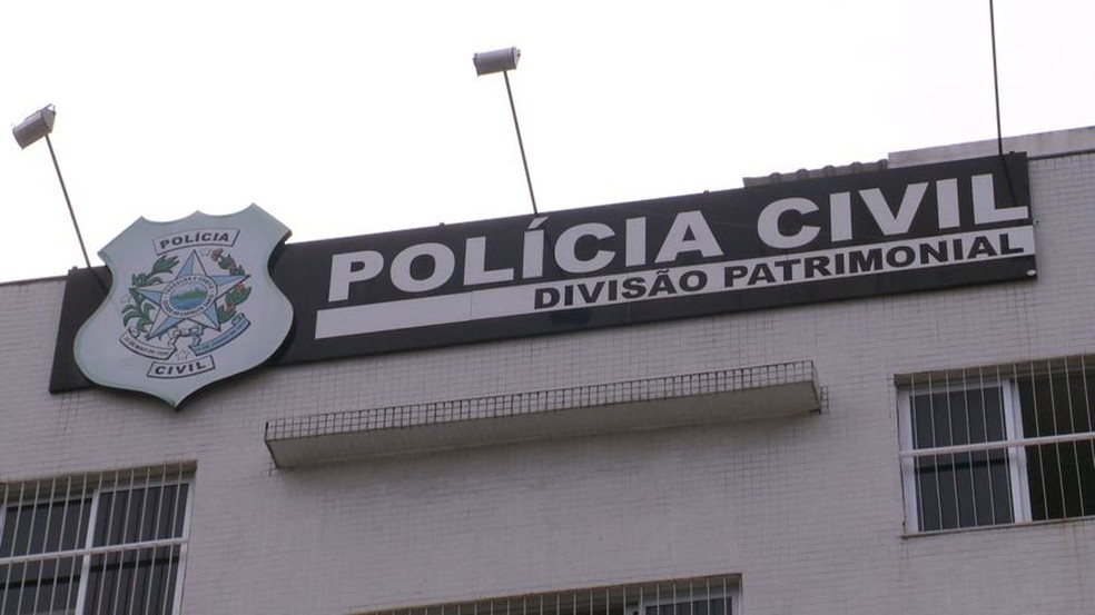 Equipes da Divisão Patrimonial da Polícia Civil do Espírito Santo realizaram a prisão (Foto: Reprodução/ TV Gazeta)