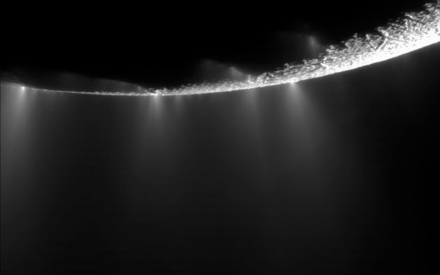 Nuvens de vapor de gua foram detectadas na regio polar sul (Foto: NASA/JPL-Caltech/Divulgao)