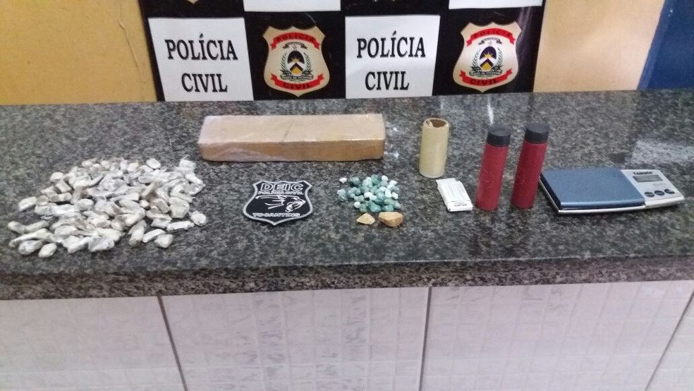 Drogas foram encontradas na casa onde bebê estava abandonado (Foto: Polícia Civil/Divulgação)