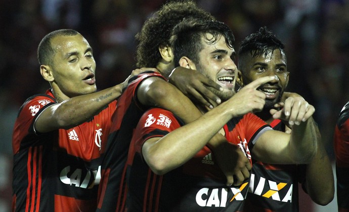 Felipe Vizeu comemora o gol do Flamengo contra o Vitória (Foto: Gilvan de Souza/Flamengo) Felipe Vizeu comemora o gol do Flamengo contra o Vitória (Foto: Gilvan de Souza/Flamengo)