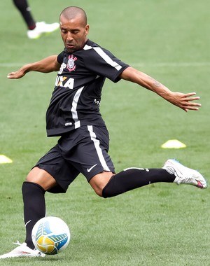 Presidente do Corinthians adota cautela sobre renovação de Sheik