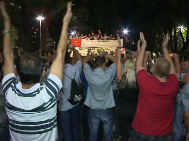 Motoristas e cobradores optaram por entrar em greve (Foto: Reprodução/ RPC TV) Motoristas e cobradores optaram por entrar em greve (Foto: Reprodução/ RPC TV)