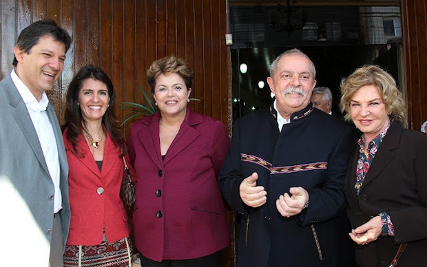 Fernando Haddad com a esposa, a presidente Dilma Rousseff, Lula e a ex-primeira-dama Marisa Letícia após almoço (Foto: Ricardo Stuckert / Instituto Lula)