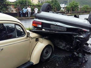 Acidente na Avenida JK em Juiz de Fora (Foto: Felipe Menicucci/G1)