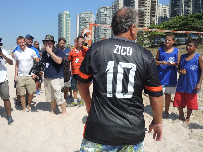 Zico Treino Shakhtar Rio de Janeiro (Foto: Cíntia Barlem)