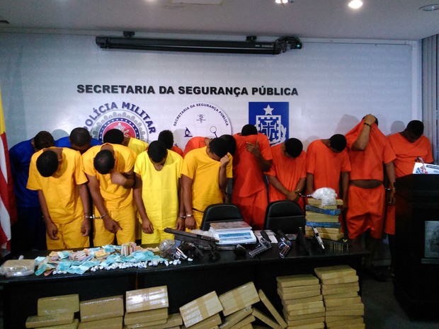 Suspeitos presos pela polícia na operação Kourus e Bromélia em Salvador (Foto: Yuri Girardi/G1)