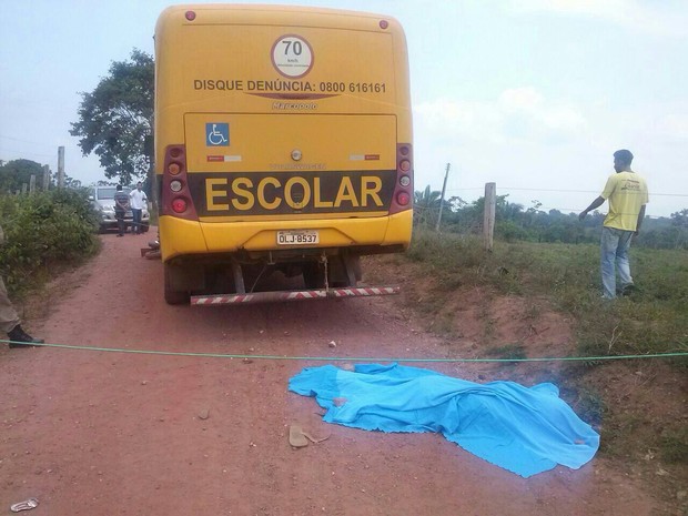 Mais de 20 estudantes estavam no ônibus no momento do acidente (Foto: Divulgação/PM-TO)