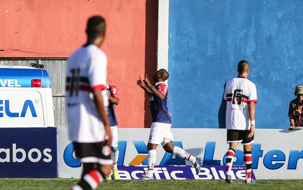 Paraná x Santa Cruz - Adaílton comemora gol (Foto: Futura Press)