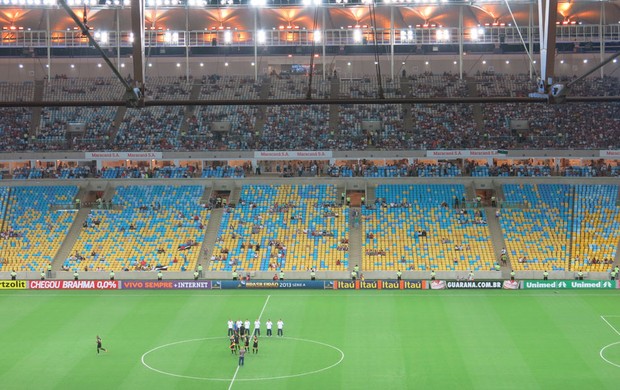 Botafogo x Vasco tem 30 mil ingressos vendidos; torcedores formam