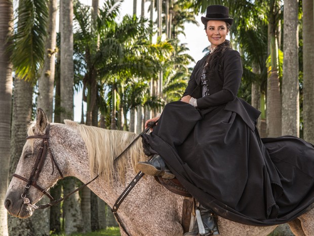 Paolla Oliveira aprendeu até a andar de cavalo para novela de época (Foto: Fábio Rocha/Gshow)