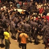 Parte da PM anuncia greve durante protesto (Diego Toledano/G1 AM)