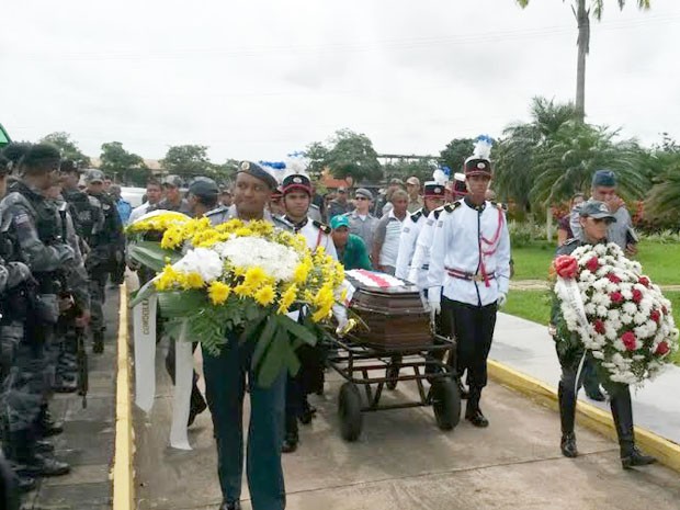 Corpo de policial militar assassinado em São Luís é enterrado (Foto: Joyce Mackay/G1)