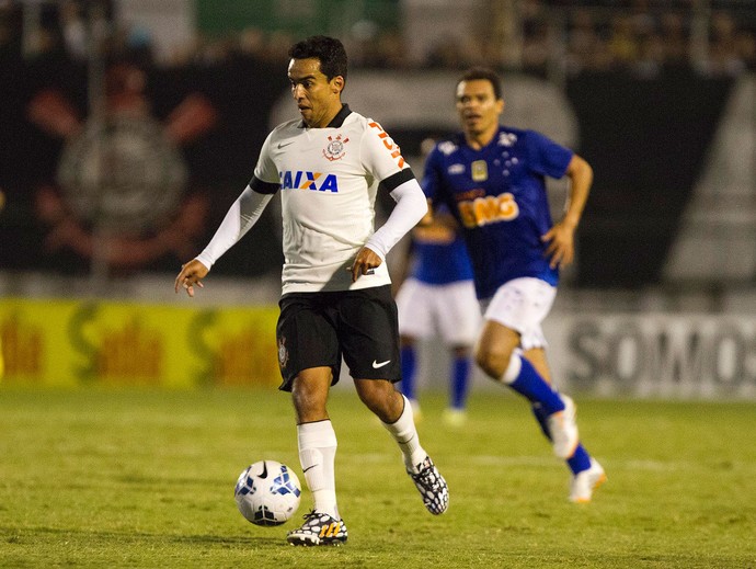 Após vitória sobre líder, Jadson coloca Timão na briga por título brasileiro