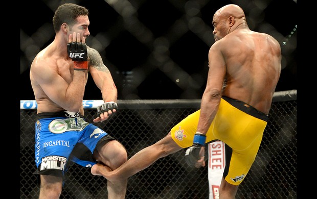 Anderson Silva lesão UFC Las Vegas (Foto: Reuters)