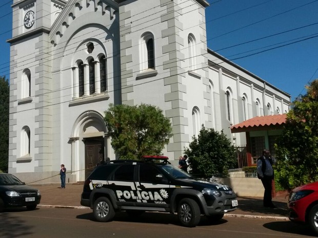 Igreja tapera crime padre (Foto: Dulci Sachetti/RBS TV )