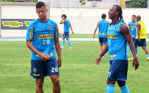 Andrezinho e Antonio Carlos no treino do Botafogo (Foto: Raphael Marinho / Globoesporte.com)