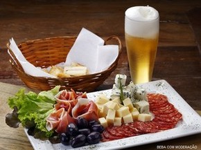 Com Que Combina Aprenda A Harmonizar Cerveja Com Comida Somos Todos Cervejeiros G1 Não acreditei que as pessoas fossem tão frias a ponto de continuar em suas mesas, tomando cerveja, comendo sanduíche e mirando a vítima. g1 globo
