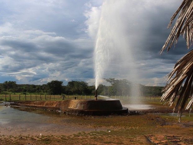 Projeto de adutora prevê captação da água dos poços para distribuir no semirárido (Foto: Patrícia Andrade/G1)