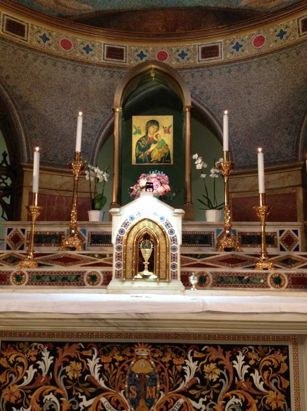 Ícone de Nossa Senhora do Perpétuo Socorro na Igreja do Santíssimo Redentor e de Santo Afonso (Foto: Juliana Cardilli/G1)