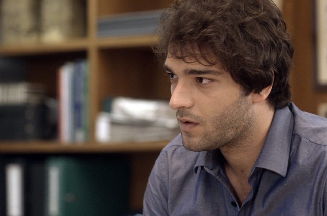 Humberto Carrão é Tiago em 'A lei do amor' (Foto: TV Globo)