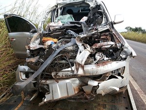 TrÊs pessoas ficaram feridas após acidente em Cáceres. (Foto: Assessoria/PRF)