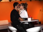 Natallia Rodrigues beija o namorado em camarote do Rock in Rio