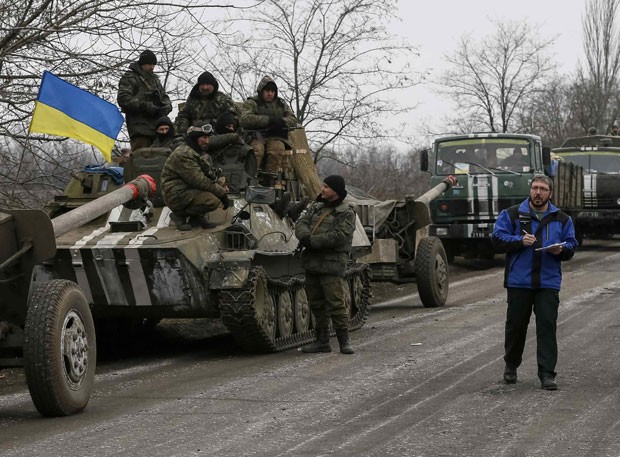 G1 Ucrânia Começa A Retirar Armamento Pesado Da Frente De Batalha Notícias Em Mundo