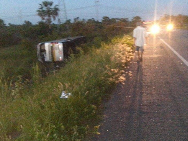 G Nibus Tomba E Deixa Seis Feridos Na Br Em Caucaia No Cear