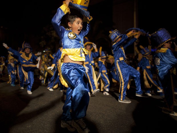 Murgas "Los Amantes de la Boca", do carnaval argentino em Buenos Aires (Foto: Natacha Pisarenko/AP Photo)