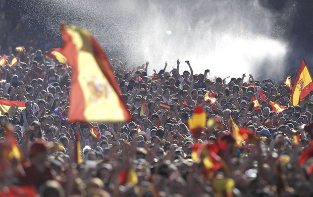 torcida da Espanha comemoração Euro Madrid (Foto: EFE)