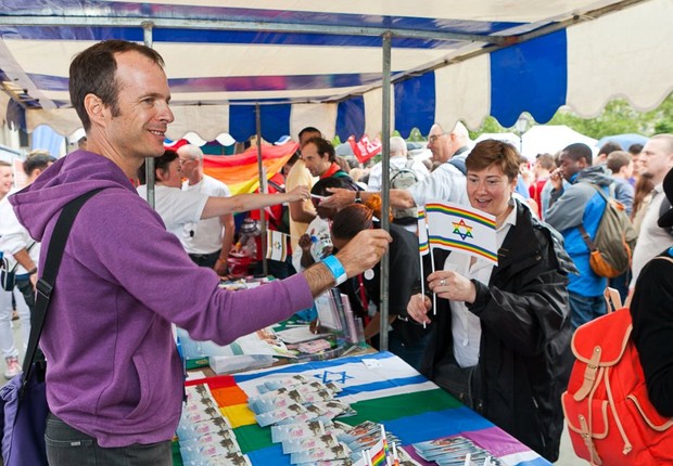 O porta-voz da Prefeitura de Tel Aviv, Adir Steiner, durante a campanha Tel-Aviv Gay Vibe (Foto: Divulgação)