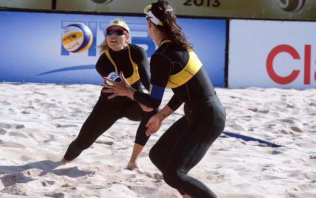 Maria Elisa e Ágatha formam uma das duplas da elite brasileira do vôlei de praia (Foto: Divulgação/FIVB)