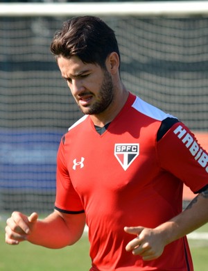 Corinthians usa contrato de Pato com empresa inglesa para impedir rescisão