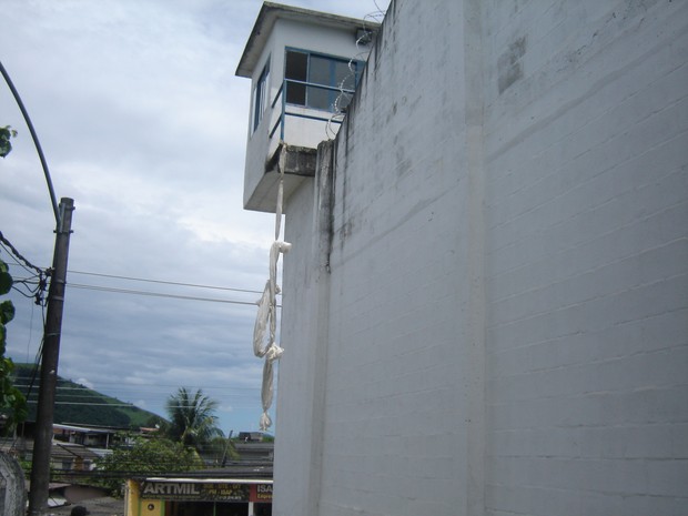 Corda feita por lençóis foi usada por menores internos do Educandário Santo Expedito (Foto: Divulgação/ Seap)