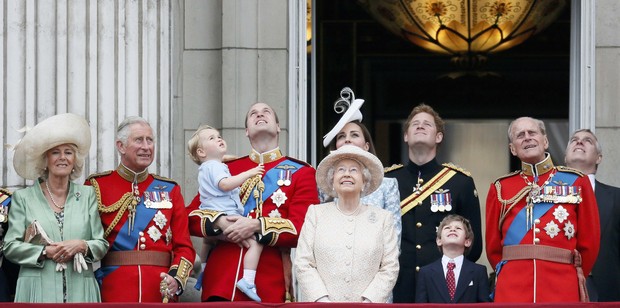 Familia Real na sacada do palácio de Buckingham  (Foto: Reuters)