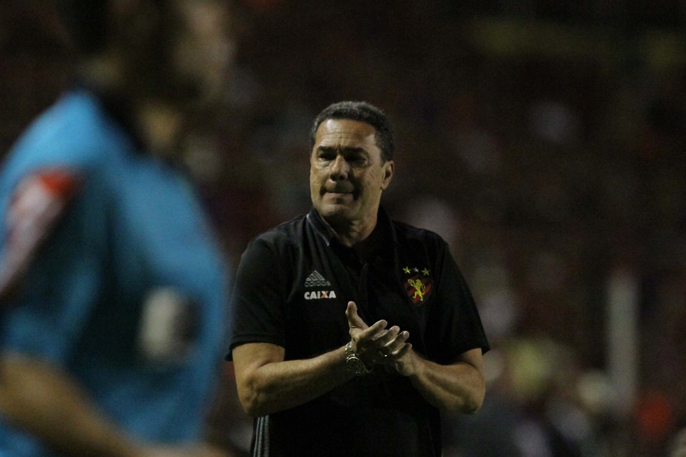 Vanderlei Luxemburgo ficou satisfeito, mas ainda vê muito o que melhorar no time (Foto: Marlon Costa / Pernambuco Press)