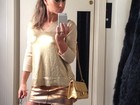 Mayra Cardi posta foto de sainha dourada