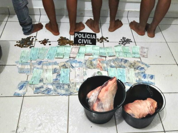 Parte do dinheiro e de carne furtada foi recuperada (Foto: Assessoria/ Polícia Civil-MT)