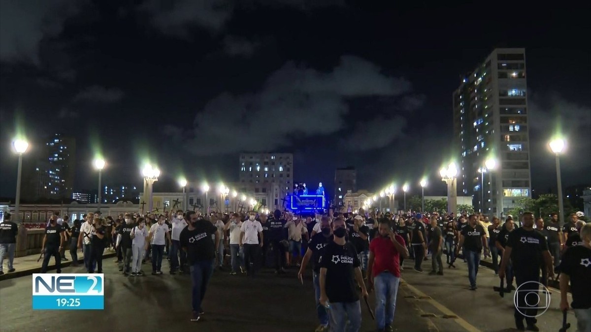 Mil Cruzes Pretas Policiais Protestam No Recife Lembrando V Timas