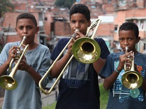 As crianças espalham a música pela comunidade (Foto: Fabio Heinzenreder/Divulgação)