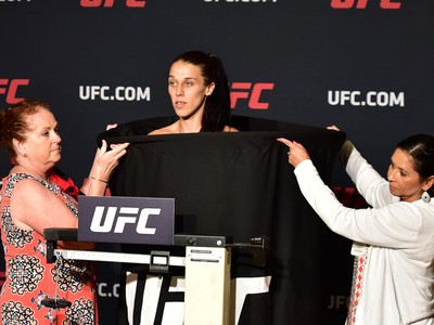 Joanna Jedrzejczyk, pesagem UFC 211, MMA (Foto: Jason Silva)
