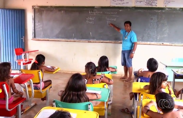 Índio cursa mestrado para garantir melhor educação em sua aldeia em Goiás (Foto: Reprodução/TV Anhanguera)