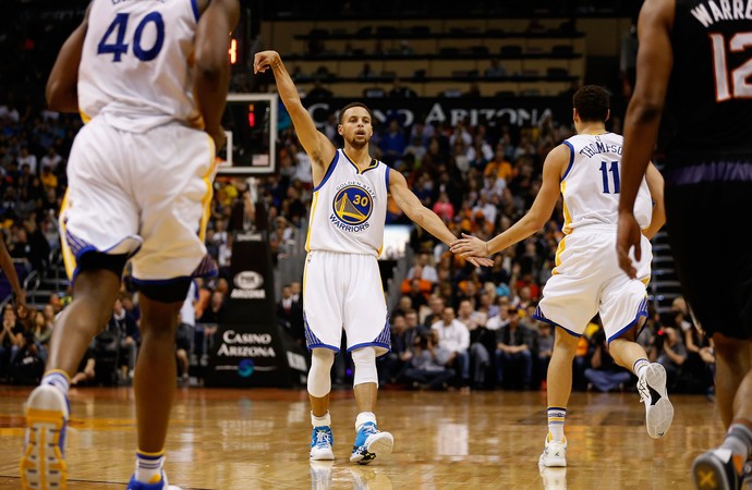 Curry acerta 11 arremessos de três pontos em vitória do Warriors sobre  Washington Wizards